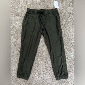 ATHLETA FARALLON JOGGER SIZE 14 NWT OLIVE